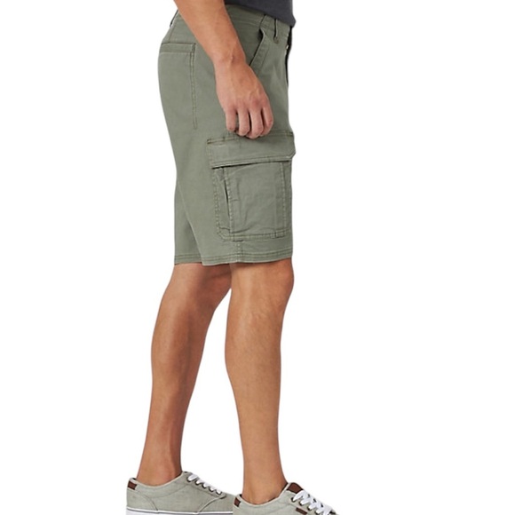 MEN'S Wrangler AUTHENTICS Stretch Olive Cargo Short - Picture 3 of 10